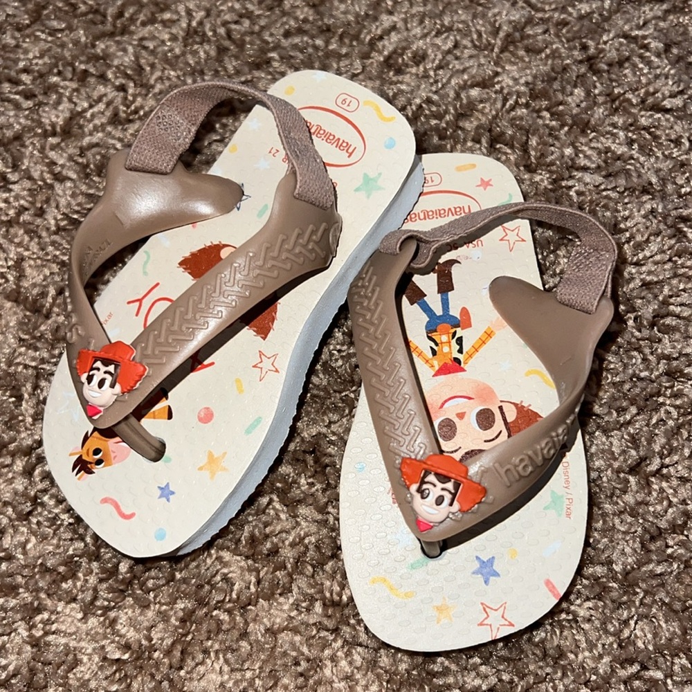 Disney havaianas size 5c - Picture 2 of 3